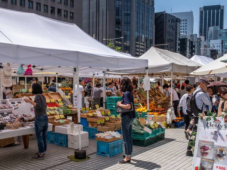 พิกัดตลาดนัดประจำสัปดาห์ในโตเกียว ช็อปของอร่อยและไอเทมมือสองในราคาย่อมเยา